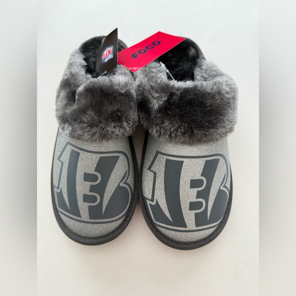 Foco NFL Cincinnati Bengals Slippers Women’s Size Large (9-10)